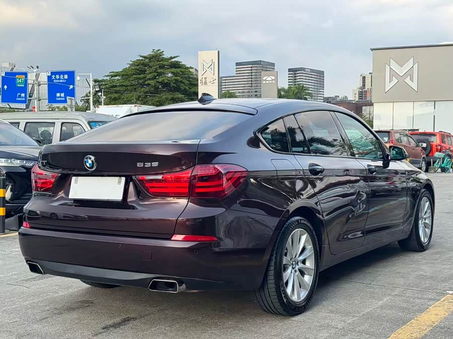 BMW 5 Series GT 2015 immagine di auto #19