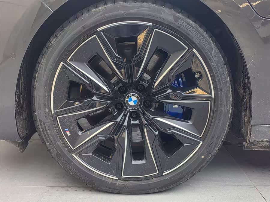 BMW i7 M70L 2024 #19 BMW i7 M70L 2024 car image #19