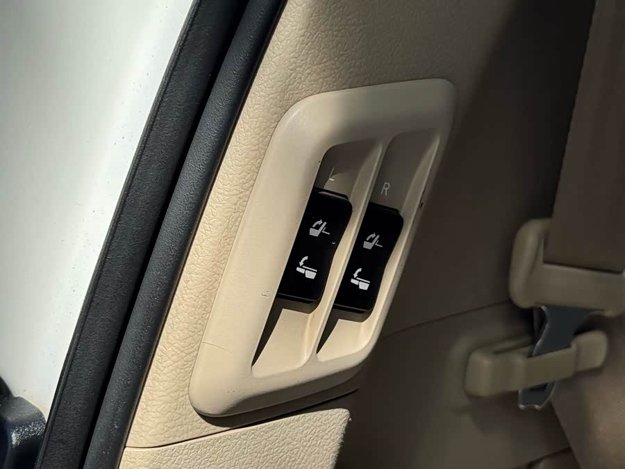 Toyota Land Cruiser Prado 2012 car image #19
