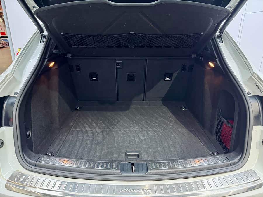 2015 car image #19