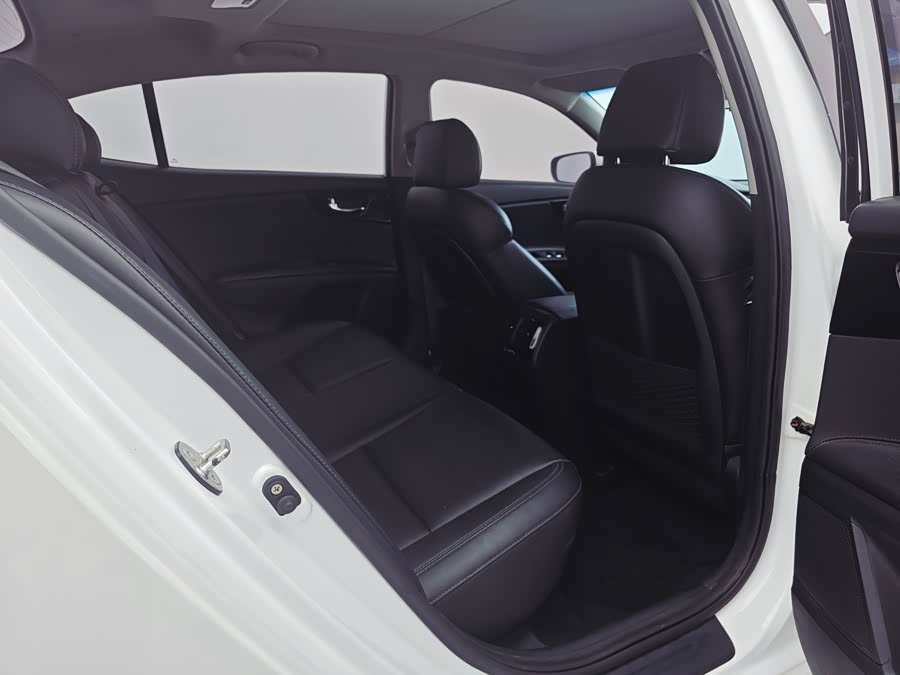 起亚 起亚K4 2015 汽车图片 #19