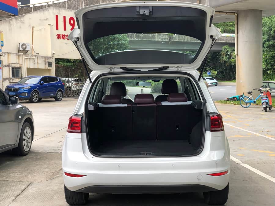Volkswagen Golf Sportsvan 2018 car image #19