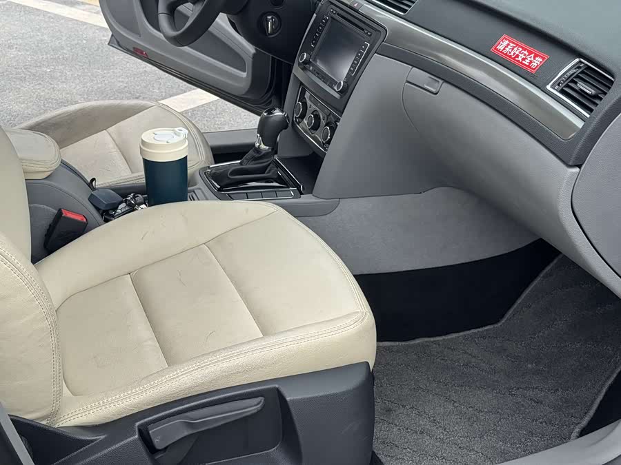 Skoda Superb 2013 car image #19