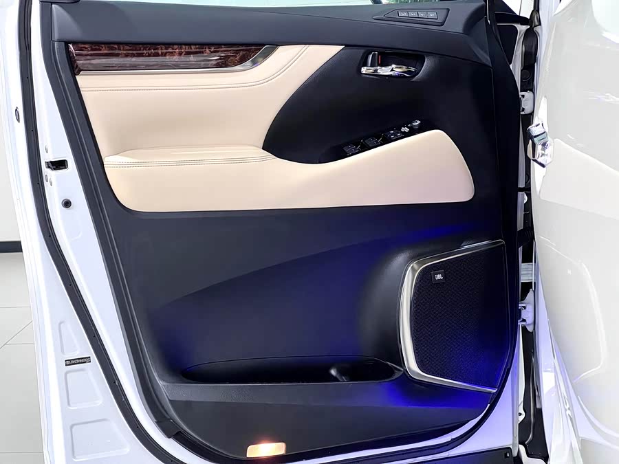 Toyota Alphard 2022 #19 Toyota Alphard 2022 car image #19