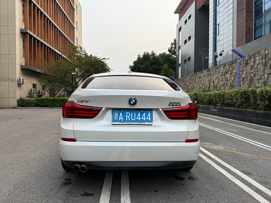 BMW 5 Series GT 2015 immagine di auto #19