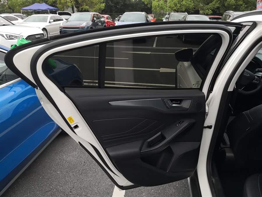 Ford Focus Active 2021 car image #19