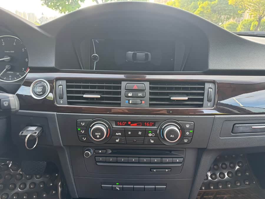 BMW 3 Series (Imported) 2010 car image #19