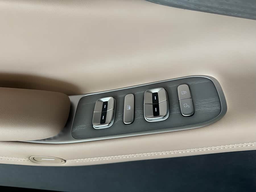 Xpeng X9 2024 imagem de carro #19