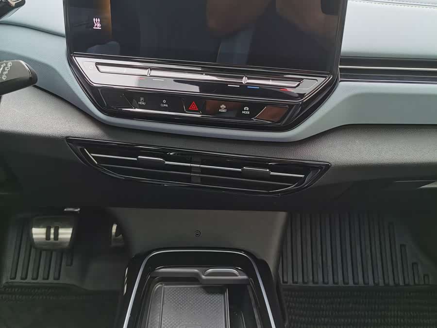 Volkswagen ID.4 X 2024 immagine di auto #19