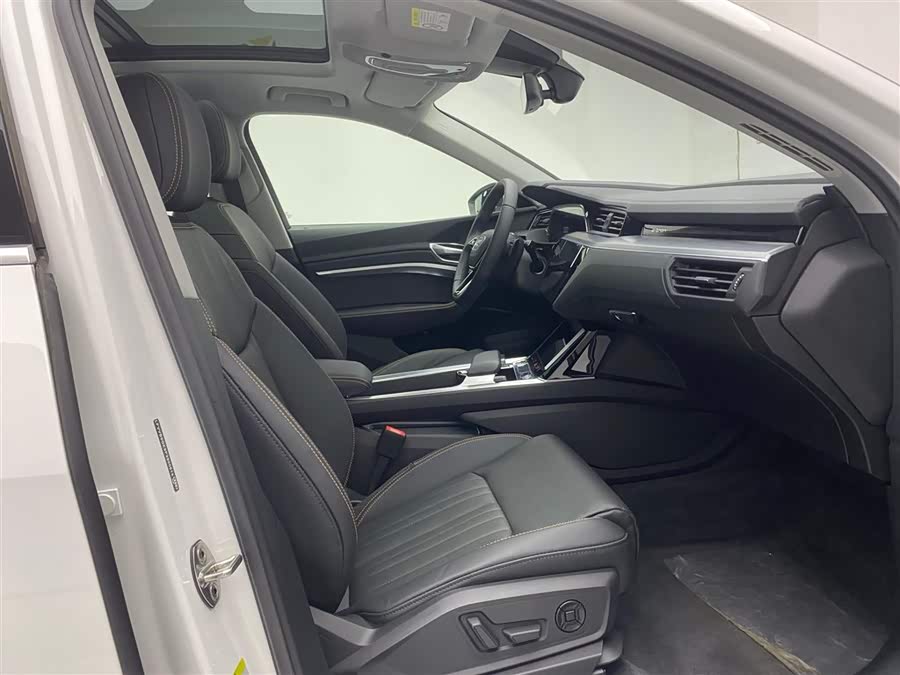 Mercedes-Benz SLK AMG 2025 #19 Mercedes-Benz SLK AMG 2025 صورة سيارة #19