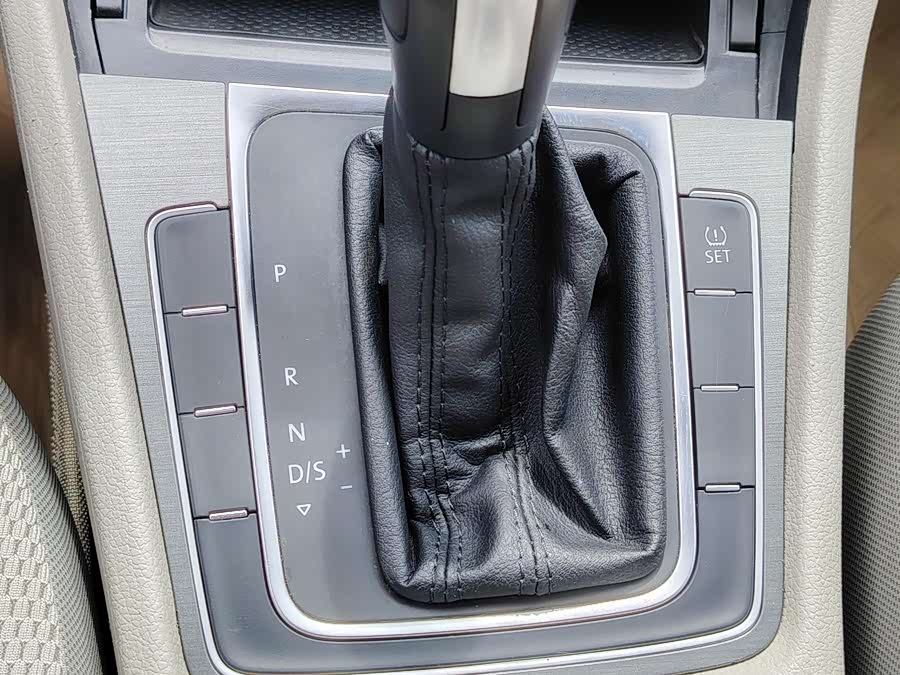 Volkswagen Golf 2015 car image #19