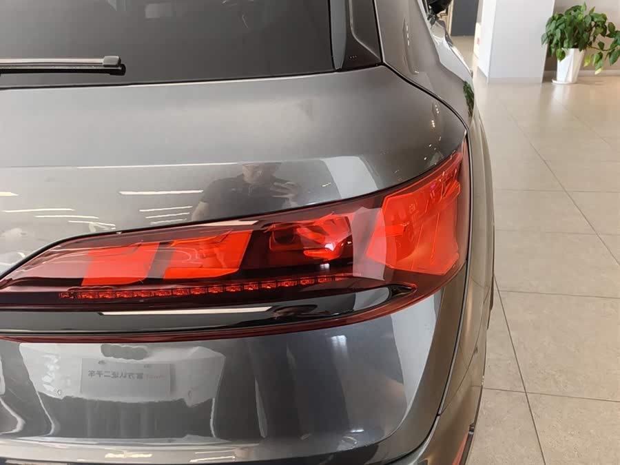 Audi SQ7 2024 car image #19