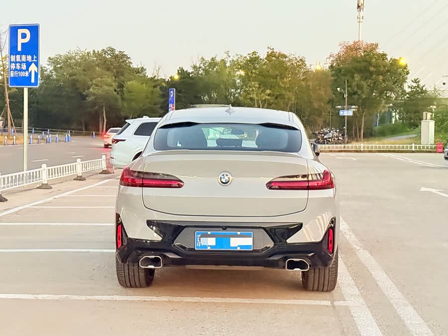 BMW X4 M40i 2024 car image #19