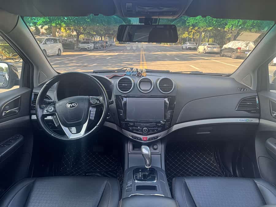 BYD S7 2014 car image #19