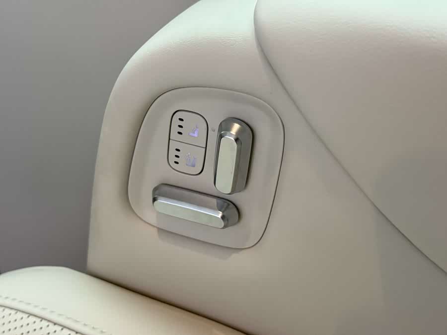 理想汽车 理想MEGA 2024 汽车图片 #19