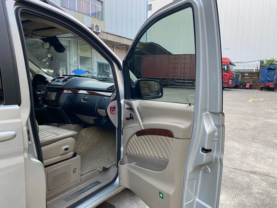 奔驰 唯雅诺 2012 汽车图片 #19