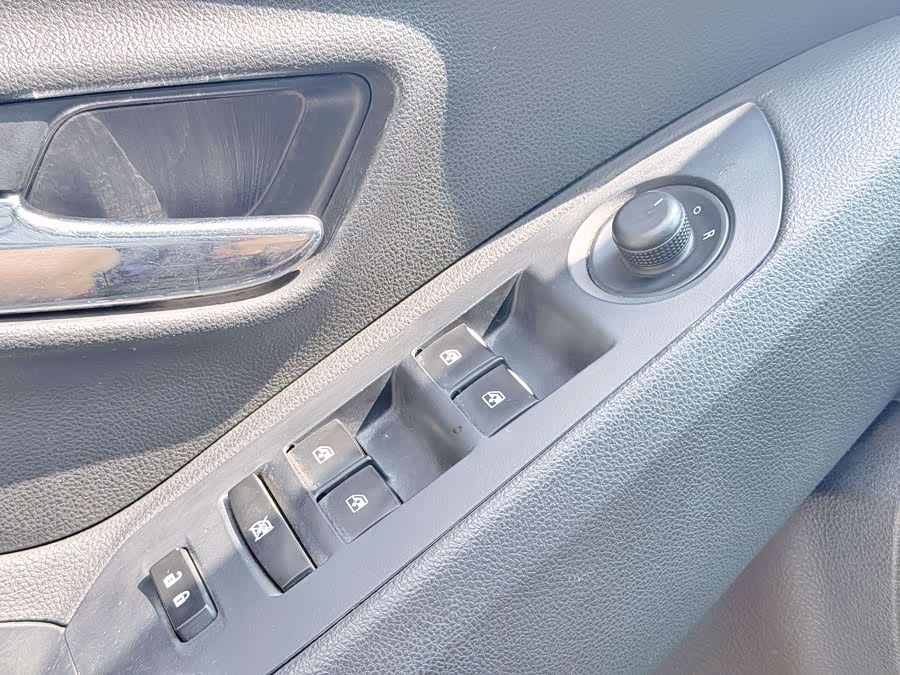 Chevrolet Tracker 2015 #19 Chevrolet Tracker 2015 immagine di auto #19