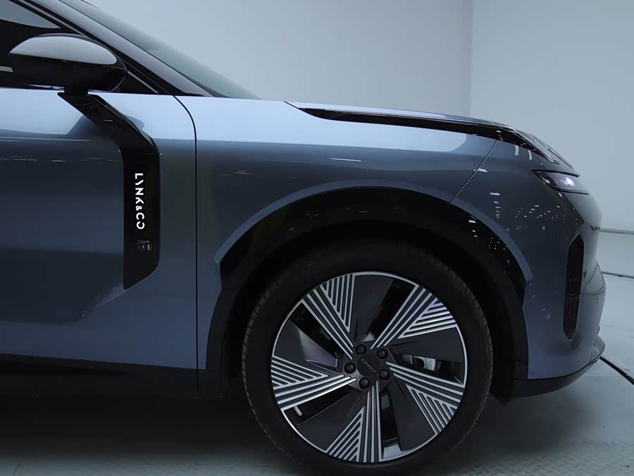 Lynk & Co 08 EM-P 2024 car image #19