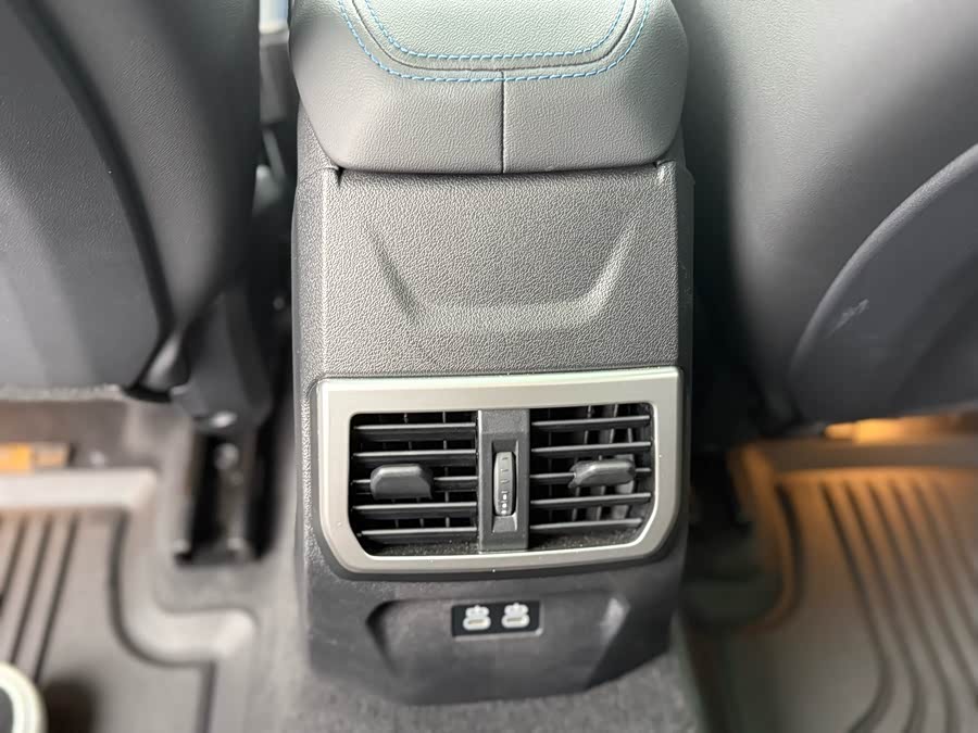 BMW 2 Series 2025 car image #19