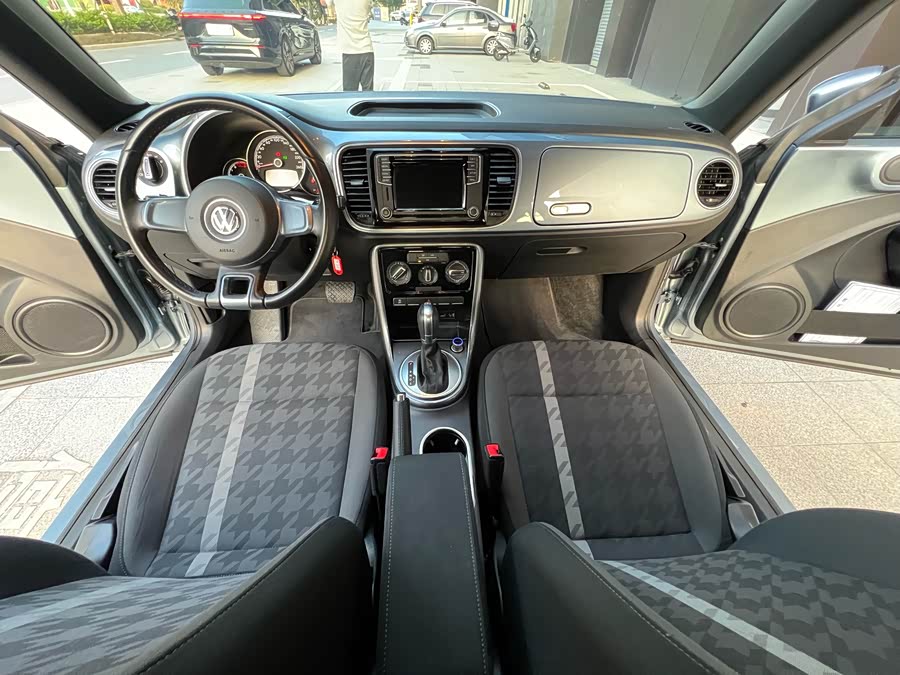 Volkswagen Beetle 2018 immagine di auto #19