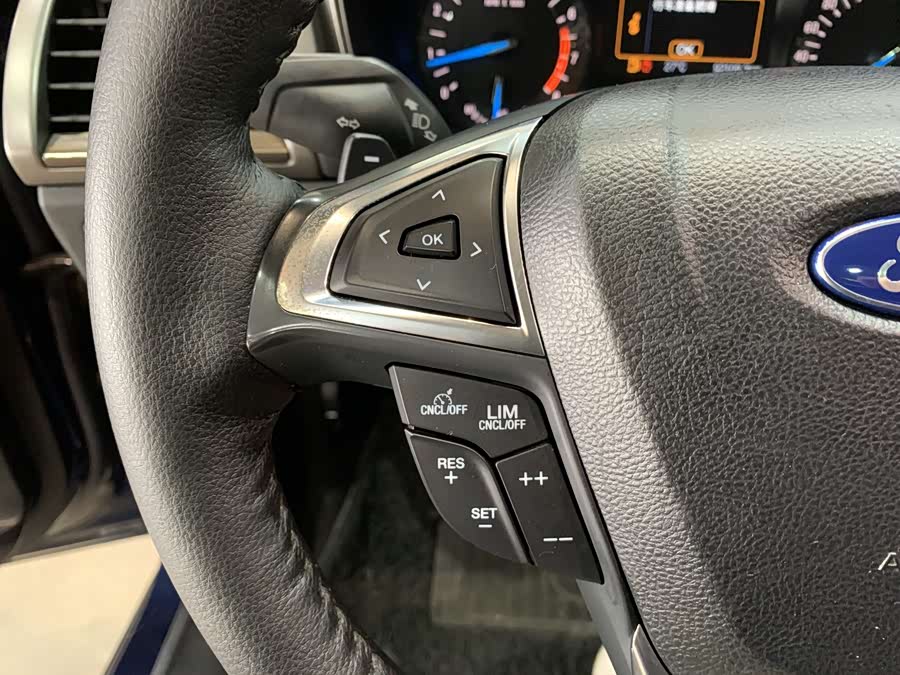 Ford Mondeo 2017 car image #19