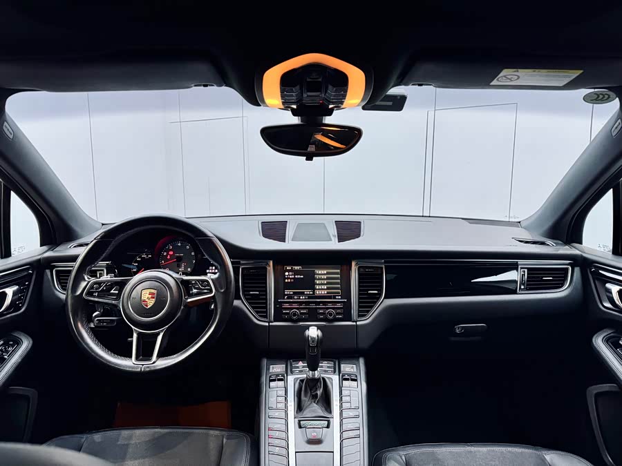 2015 car image #19