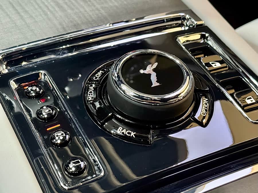 劳斯莱斯 古思特 2023 汽车图片 #19