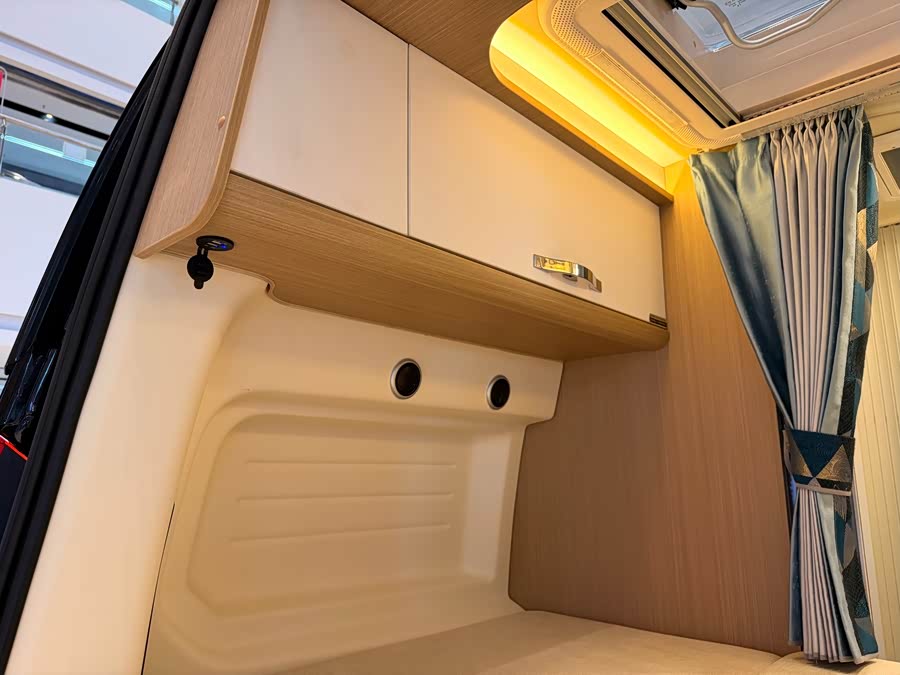 Ford Transit 2021 car image #19