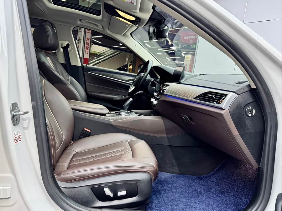 BMW 5 Series New Energy 2019 #19 BMW 5 Series New Energy 2019 car image #19