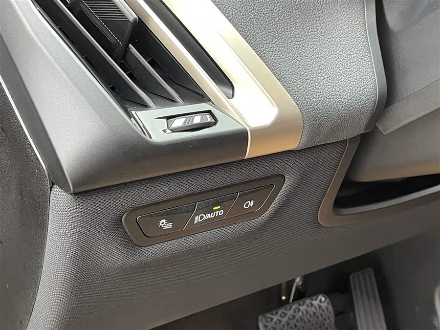 BMW iX 2025 #19 BMW iX 2025 car image #19