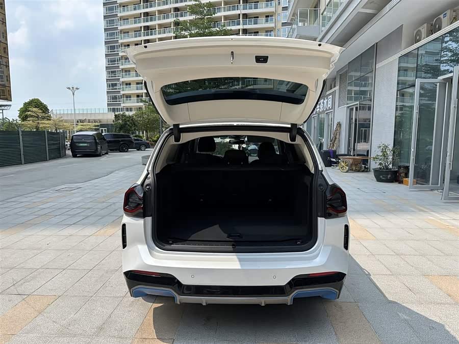 BMW iX3 2024 car image #19