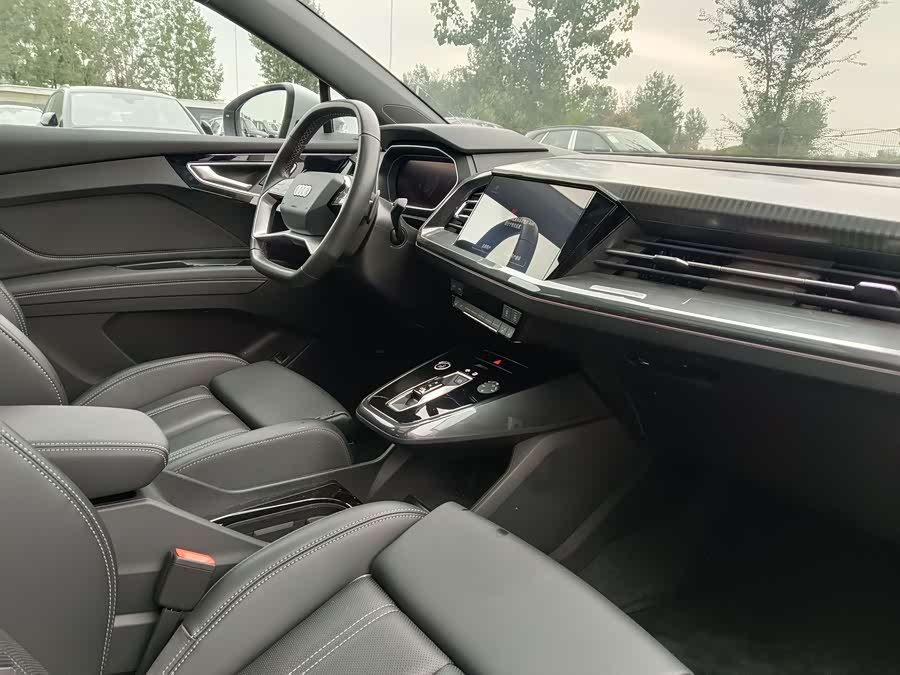 Audi Q4 e-tron 2024 immagine di auto #19