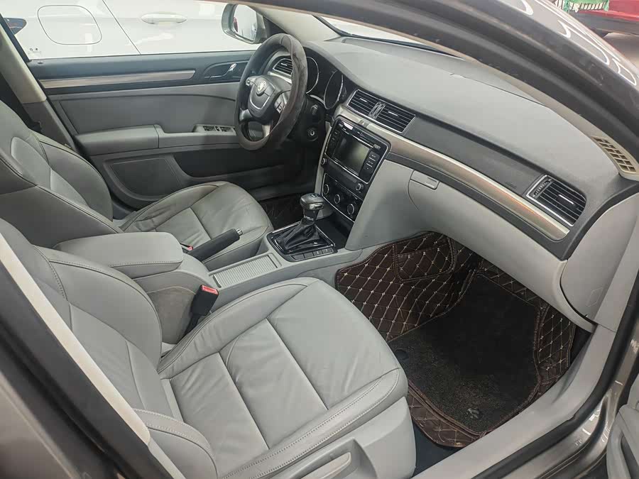 Skoda Superb 2012 imagen de coche #19