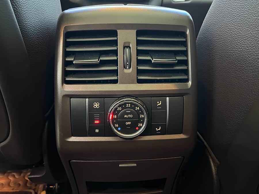 Mercedes-Benz GLS Class 2018 immagine di auto #19