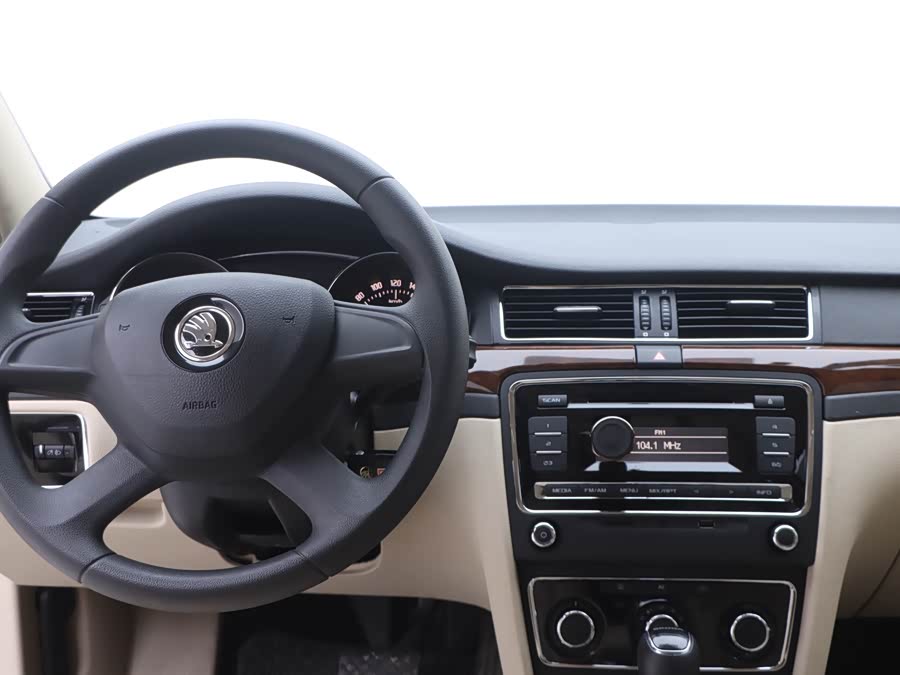 Skoda Superb 2015 car image #19