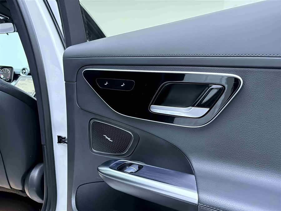 Mercedes-Benz C Class 2022 car image #19