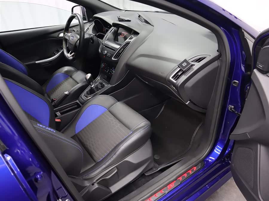 Ford Focus (Imported) 2017 #19 Ford Focus (Imported) 2017 صورة سيارة #19