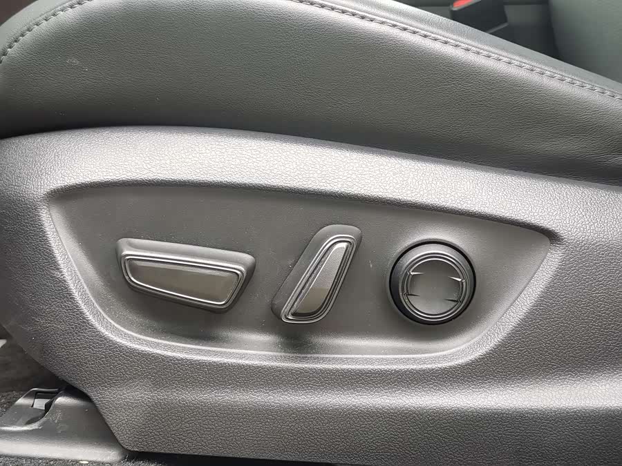 Toyota CrownSportCross 2023 صورة سيارة #19