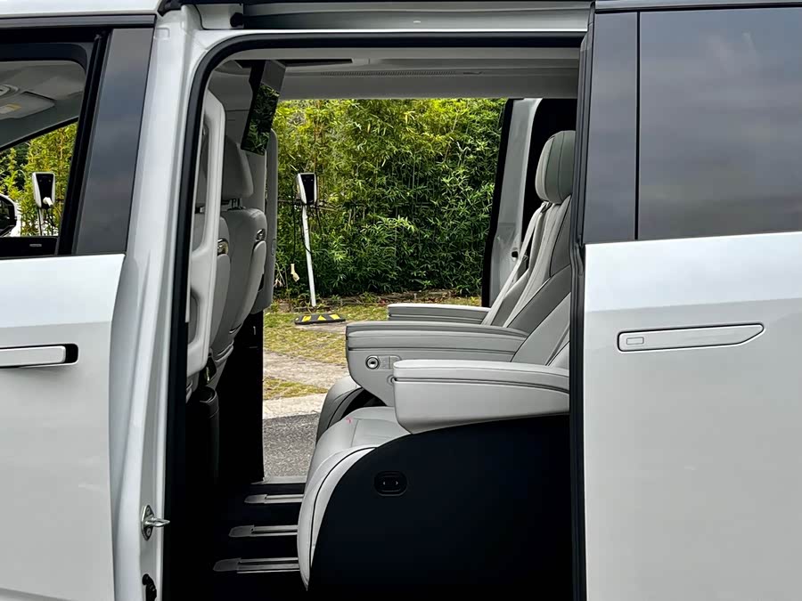 Xpeng X9 2024 immagine di auto #19