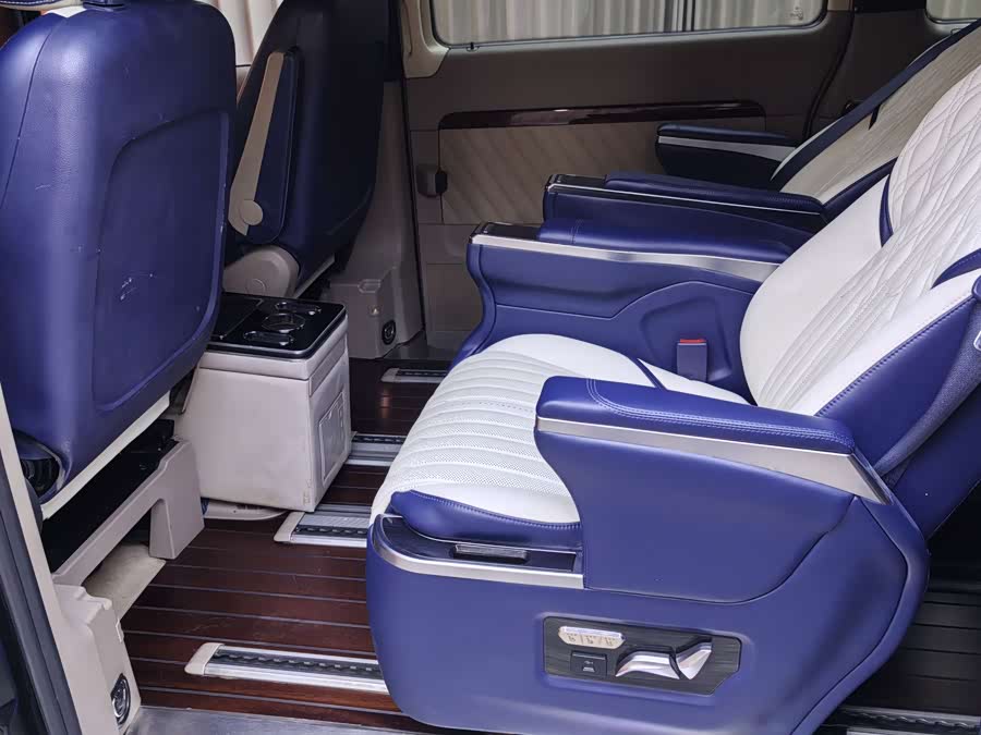 Mercedes-Benz Viano 2012 imagen de coche #19