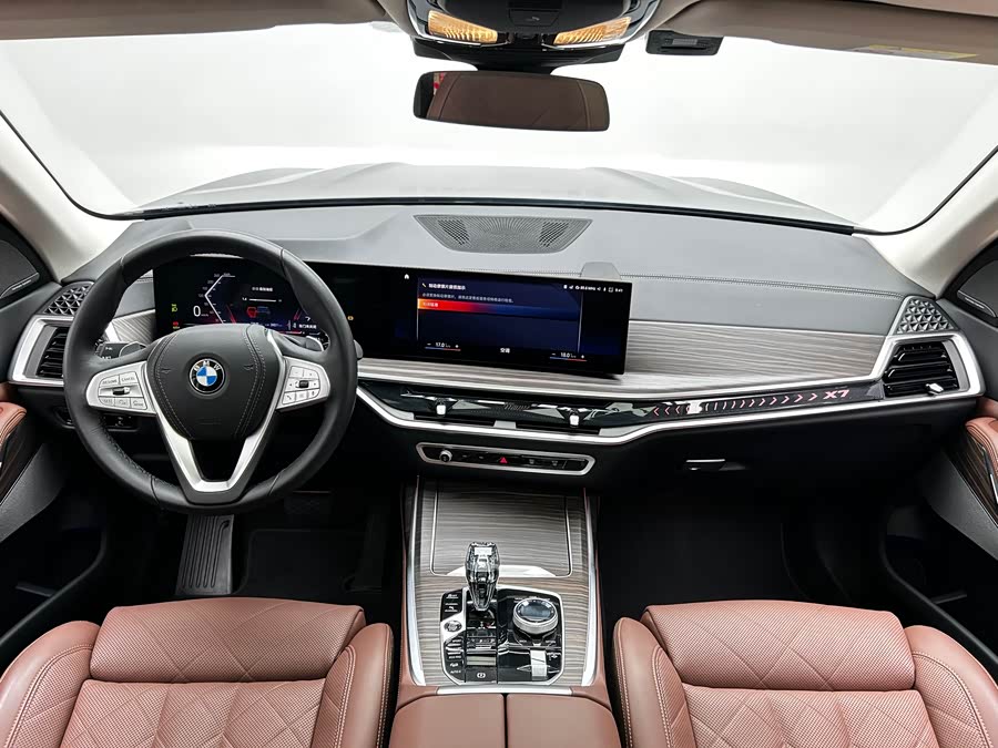 BMW X7 2023 car image #19