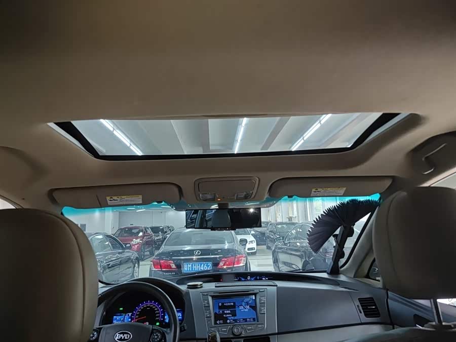 BYD M6 2015 car image #19