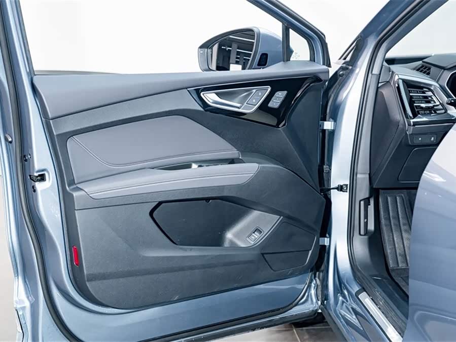 Audi Q4 e-tron 2023 immagine di auto #19