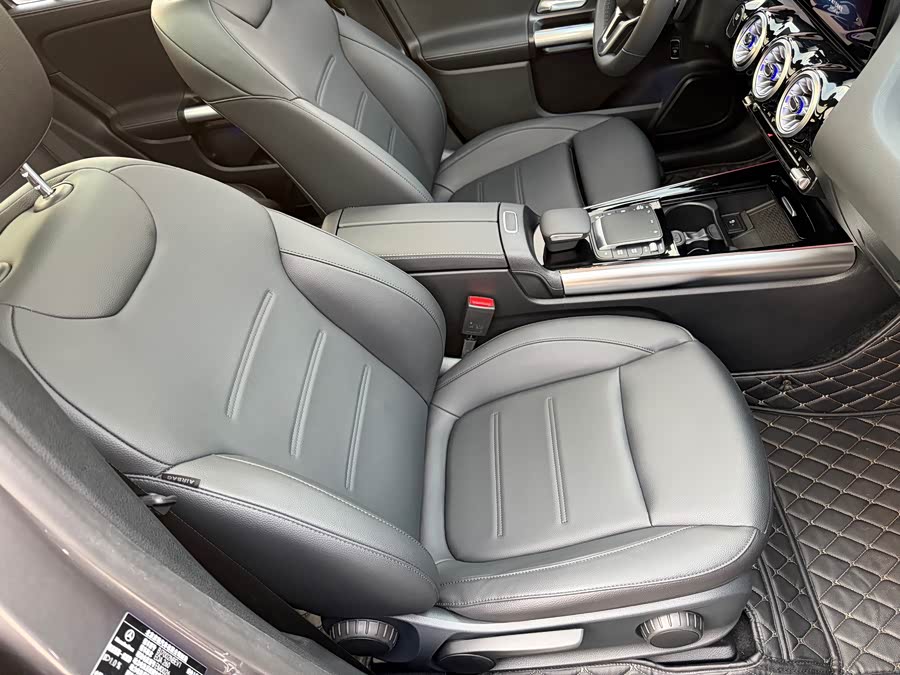 Mercedes-Benz EQA Class 2023 immagine di auto #19