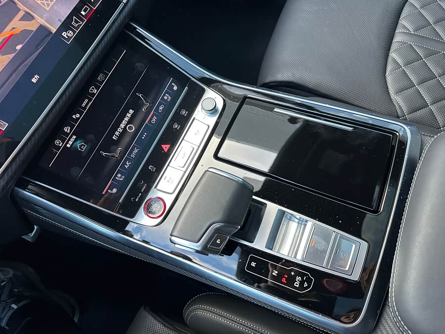 Audi SQ7 2024 car image #19