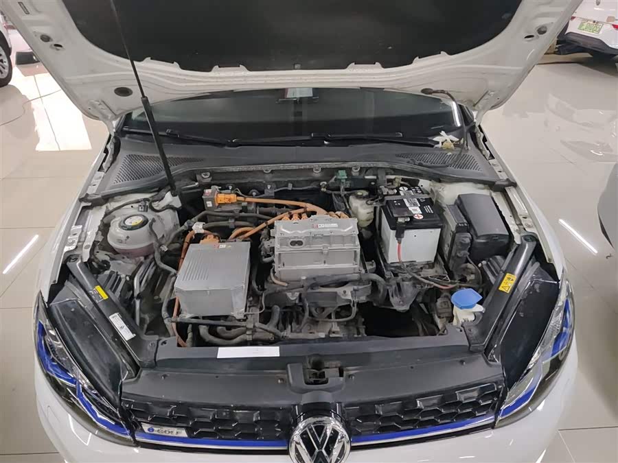 Volkswagen Golf Pure Electric 2021 car image #19