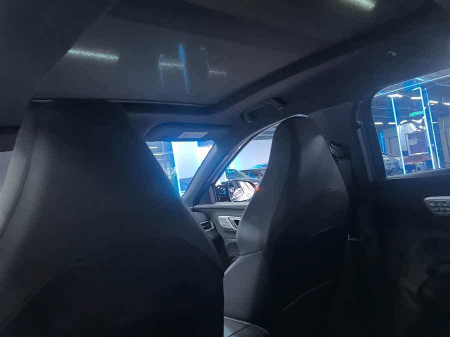 哪吒汽车 哪吒X 2023 汽车图片 #19