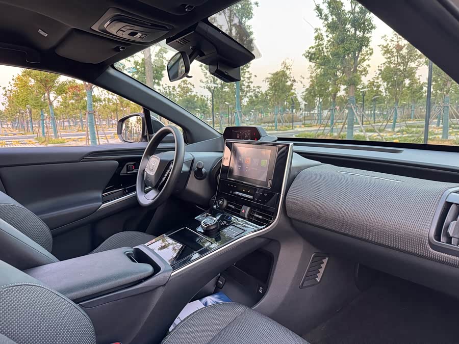 Toyota bZ4X 2022 immagine di auto #19