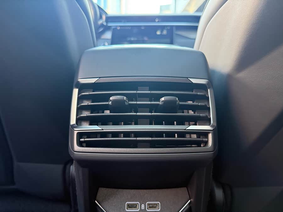 Lynk & Co 01 2023 image de voiture #19