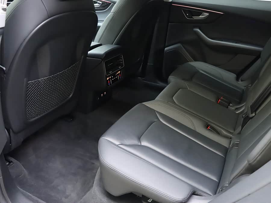 Audi Q8 2021 car image #19